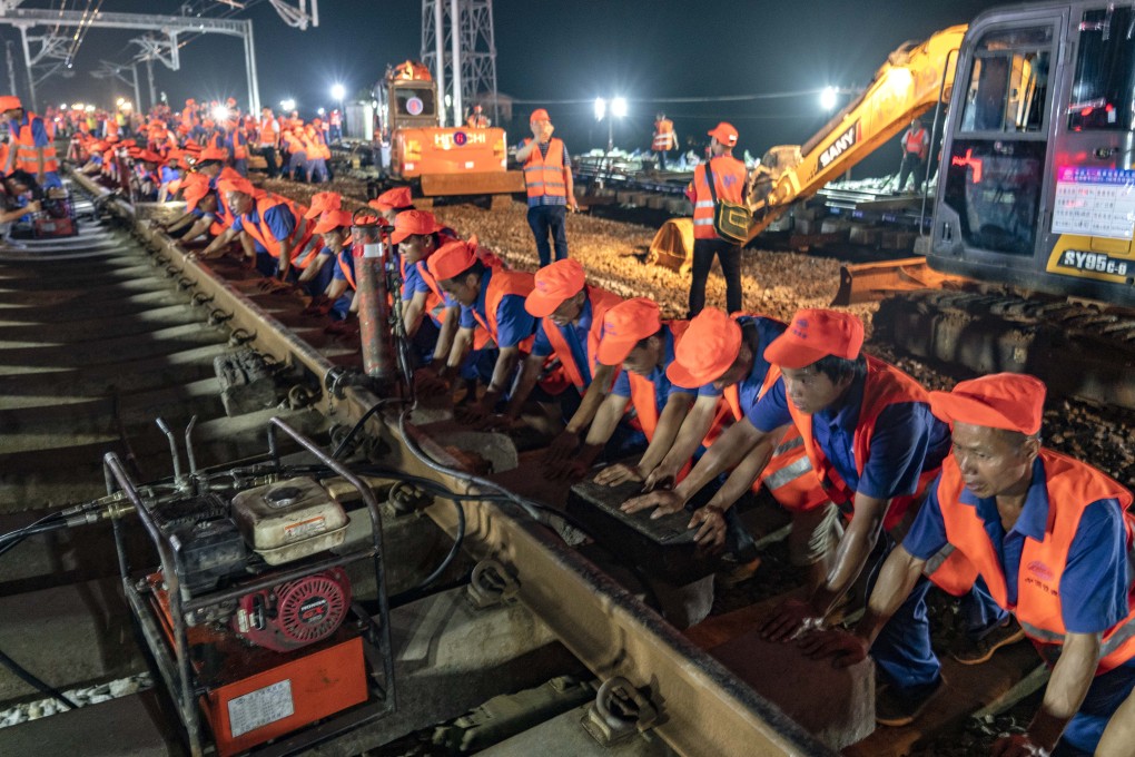 Construction workers on the Nanchang-Ganzhou high-speed railway in Nanchang of Jiangxi Province on July 18, 2019. Photo: Xinhua