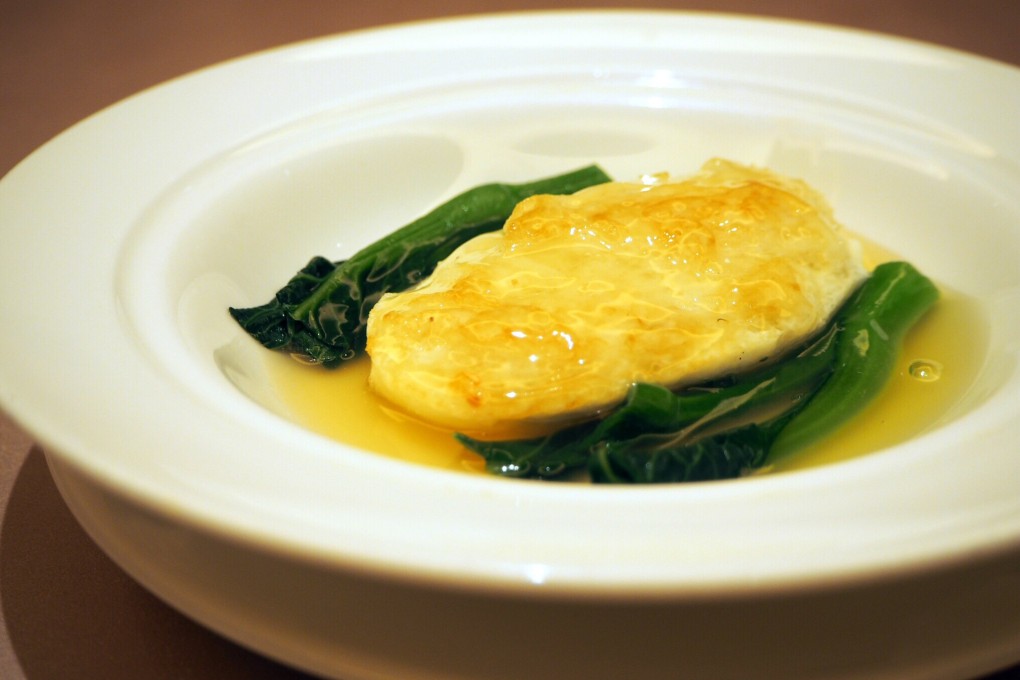 Wok-seared crab cake with bird’s nest and egg white. Photo: Agnes Chee