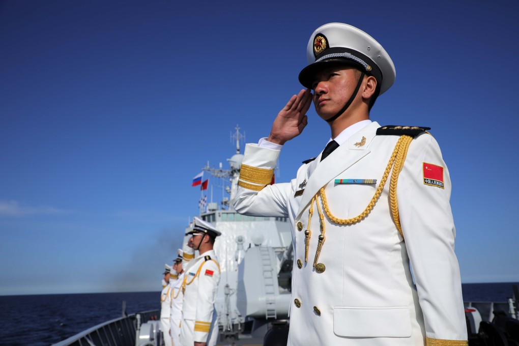 Chinese sailors in full dress on the deck of the missile destroyer Xi'an during a military parade in Russia on July 28. Photo: Xinhua