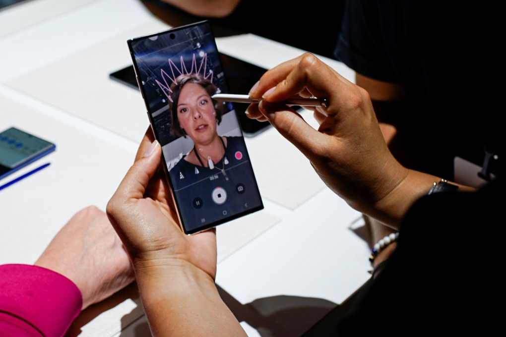 People test the augmented-reality doodler app for videos, one of the innovative features of the Samsung Galaxy Note 10. Buyers may be more concerned by what the phone lacks than its innovations. Photo: Reuters