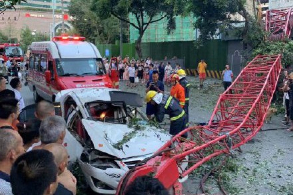 A motorist was killed when a construction crane collapsed in Chengdu on Wednesday. Photo: Weibo