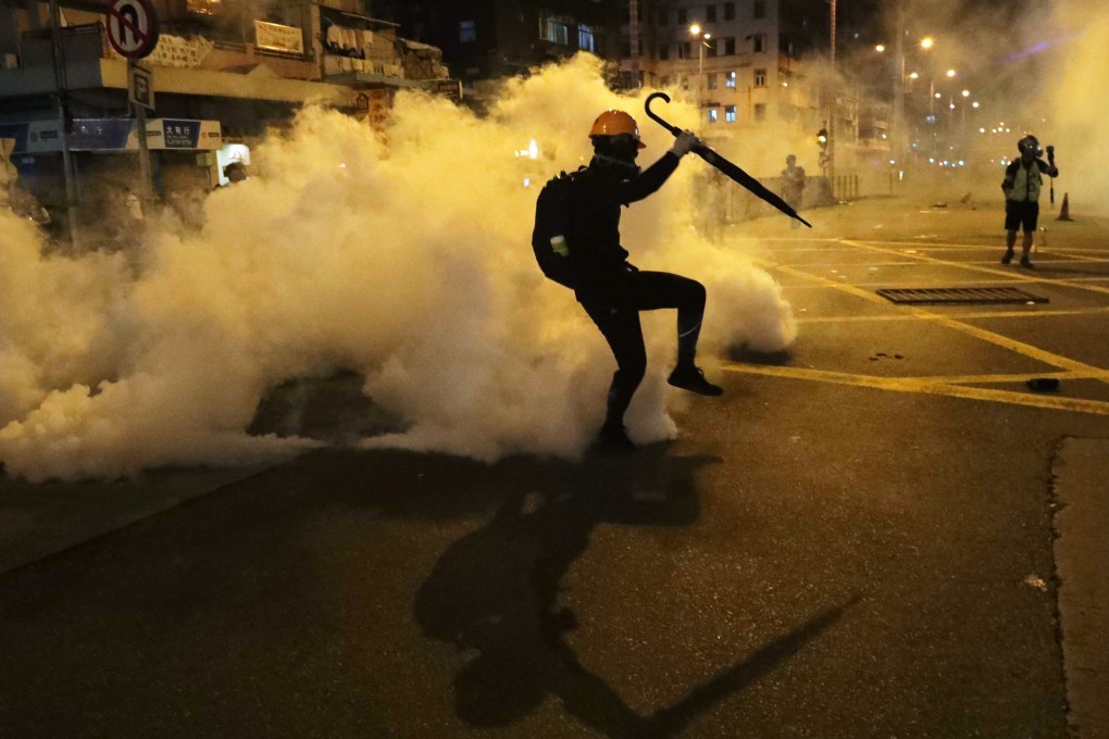 Protesters and police clashed outside Sham Shui Po police station after a university student union president was arrested for carrying laser pointers. Photo: Edmond So