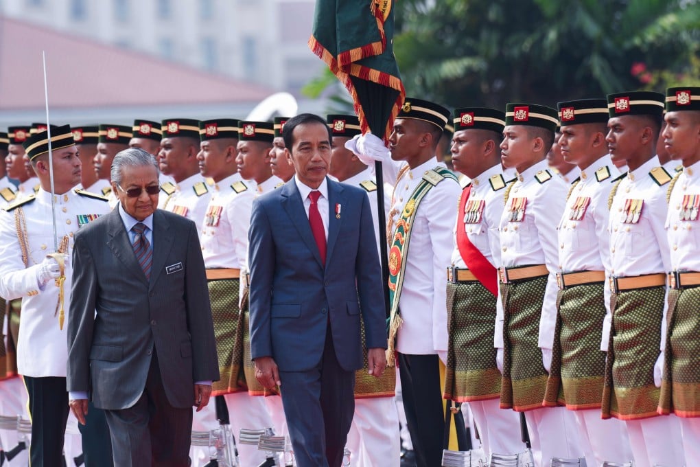 Malaysia's Prime Minister Mahathir Mohamad and Indonesia's President Joko Widodo inspect the honour guards in Putrajaya. Photo: AFP