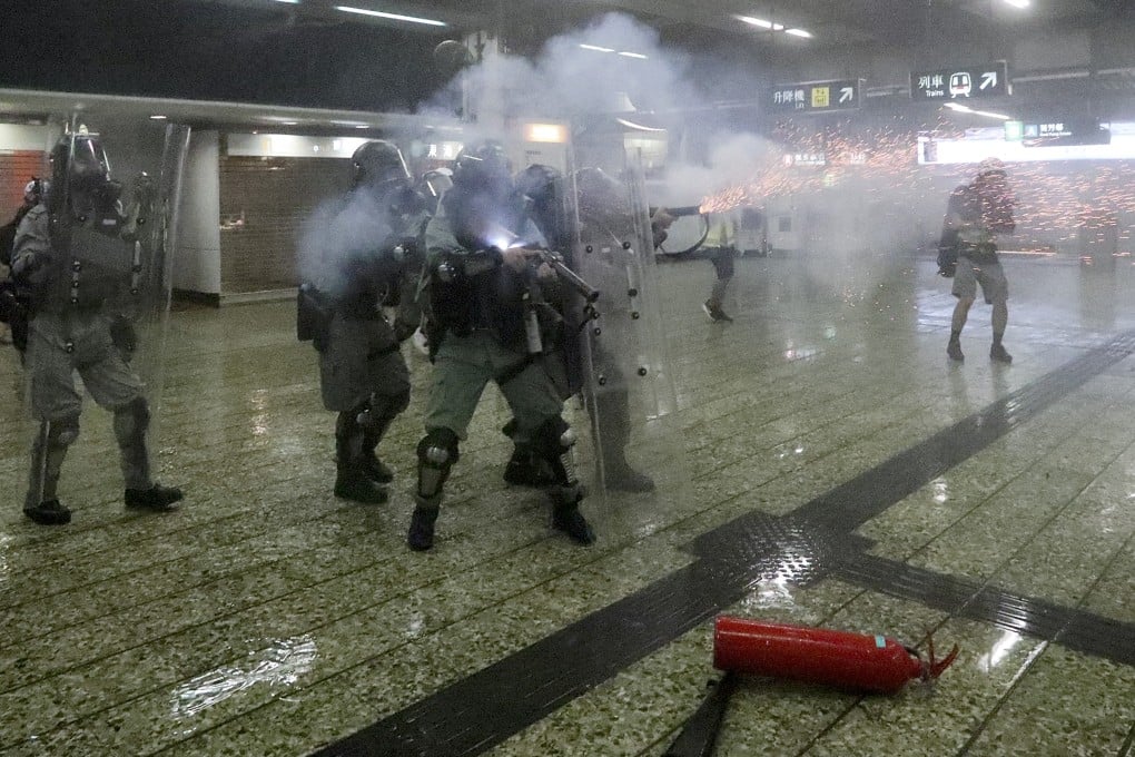 Police fire tear gas rounds in Kwai Fong MTR station. Photo: Felix Wong