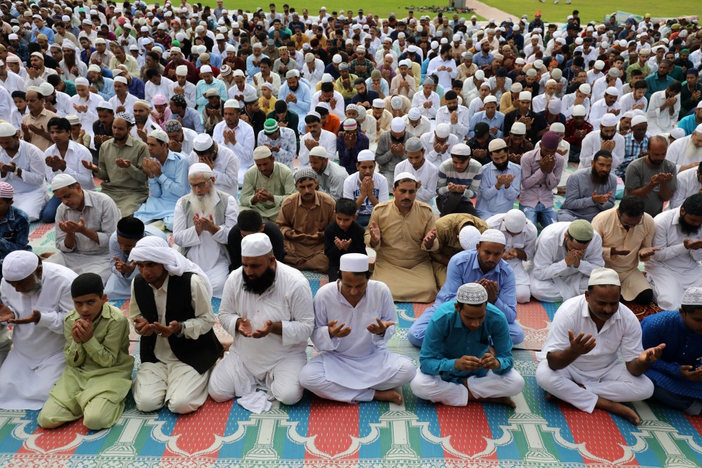 Indian Muslims pray during Eid al-Adha in Jammu, Kashmir. Photo: EPA-EFE