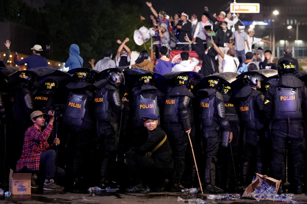Riot police officers guard during a riot near the Election Supervisory Agency (Bawaslu) headquarters in Jakarta. Photo: Reuters