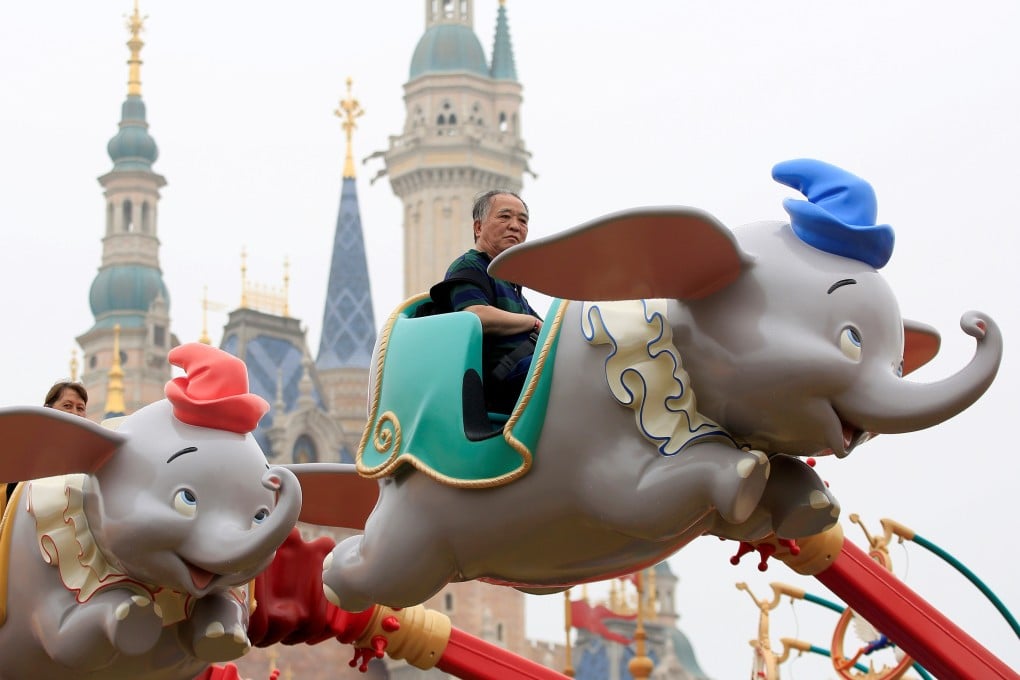A complaint against Shanghai Disney resort has revealed unhappiness in China over its ban on food bought elsewhere. Photo: Reuters