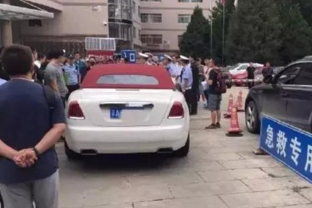 The woman was involved in a hour-long stand-off with hospital security and police. Photo: Weibo