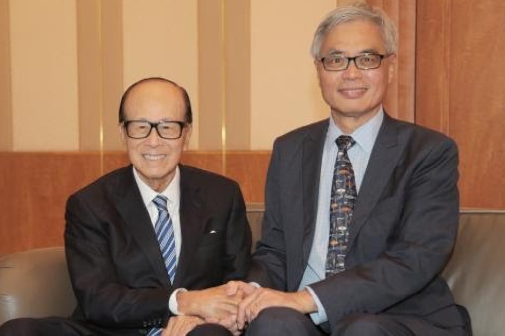 Billionaire Li Ka-shing (left) with Professor Wei Shyy, president of Hong Kong University of Science and Technology, on Thursday. Photo: Handout