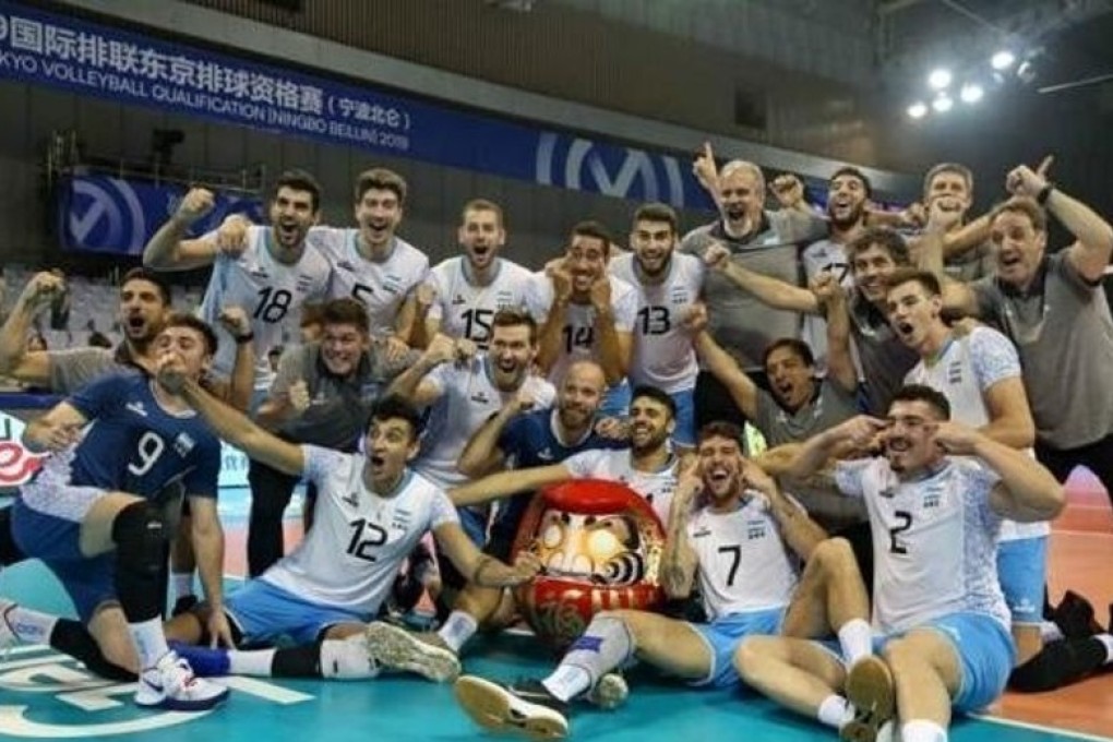 The Argentina men’s volleyball team pictured pulling a racist gesture after beating China to qualify for Tokyo 2020. Photo: Instagram