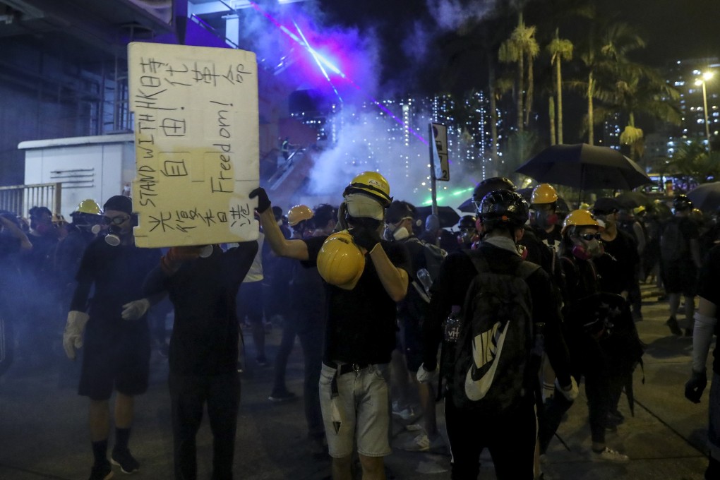 Anti-government demonstrators occupy Lung Cheung Road in Wong Tai Sin during a chaotic day of protests on Saturday. Photo: Sam Tsang