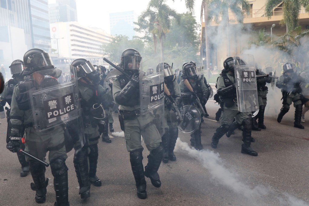 Central government advisers gathered for a seminar in Shenzhen as riot police and protesters again clashed in Hong Kong. Photo: Robert Ng