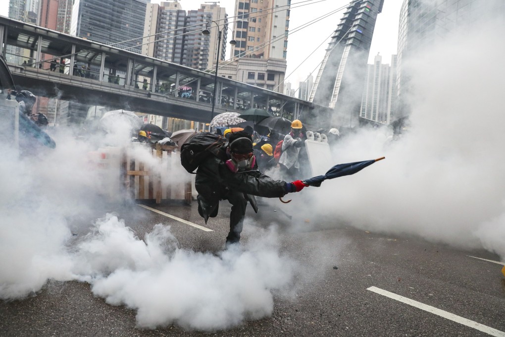 Hong Kong police and anti-government protesters clash in Tsuen Wan after a march from Kwai Chung Sports Ground to Tsuen Wan Park on August 25, 2019. Photo: Sam Tsang