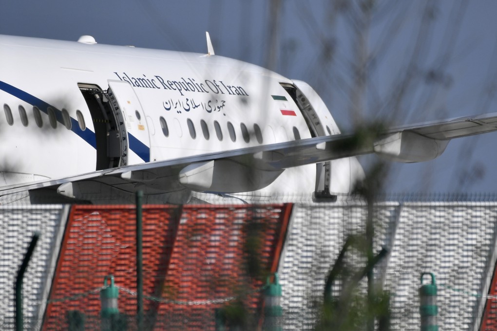 The plane which carried Iranian Foreign Minister Mohammad Javad Zarif is seen on the tarmac of the airport in Biarritz. Photo: EPA-EFE