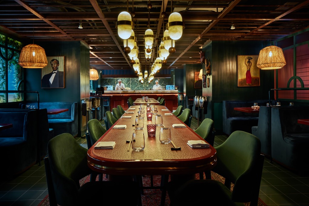 Honjo’s eclectic interior resembles an old-style manor, with dark blue walls, velvety chairs and booth seating.