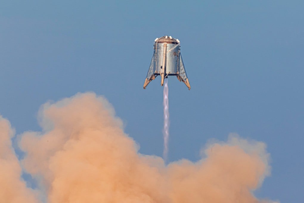 SpaceX's Mars Starship prototype “Starhopper” hovers over its launch pad. Photo: Reuters