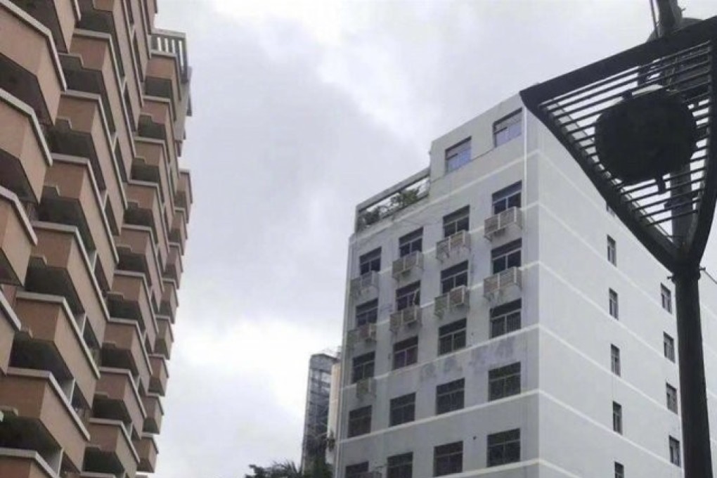 A warehouse building in Shenzhen was evacuated after it started swaying on Thursday afternoon. Photo: Weibo