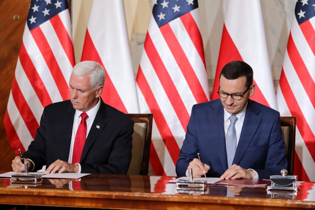 Polish Prime Minister Mateusz Morawiecki and US Vice-President Mike Pence during the signing of the declaration. Photo: EPA-EFE