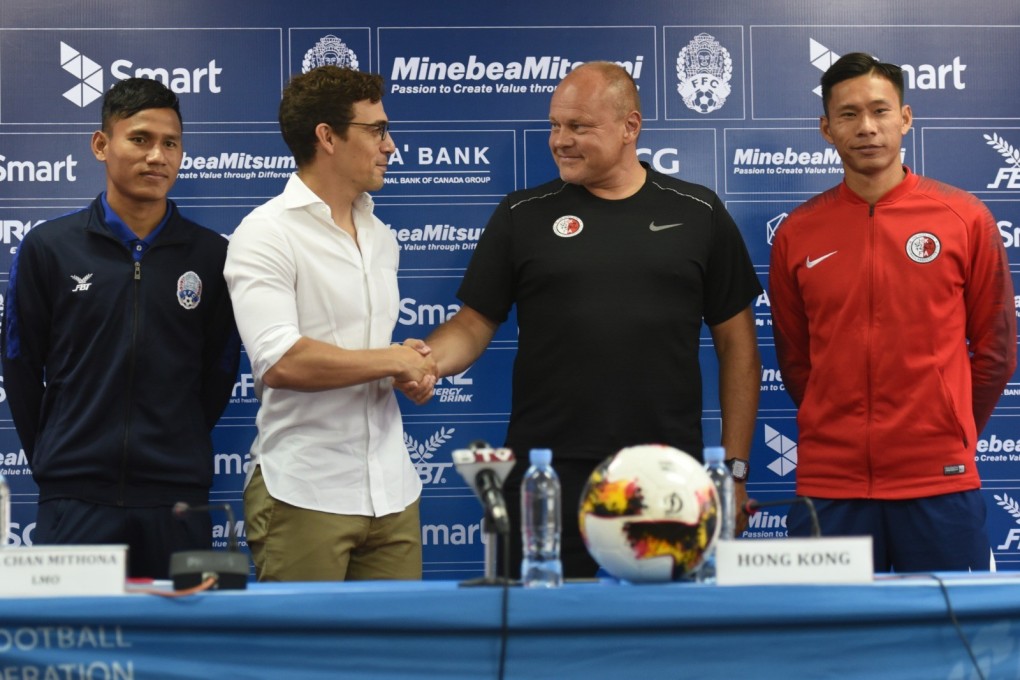 Cambodia coach Felix Dalmas and Hong Kong coach Mixu Paatelainen shake hands during Wednesday’s press conference in Phnom Penh. Photos: HKFA