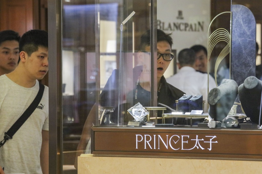 On May 23 last year, Ho Tung-sing prised open a glass cabinet in a jewellery shop in Tsim Sha Tsui and made off with six diamond pieces. Photo: Felix Wong