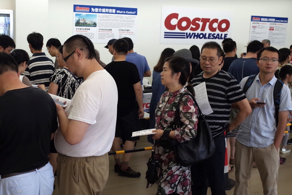 People line up to apply for membership cards at a Costco Wholesale store in Shanghai, China on August 31. Photo: EPA-EFE