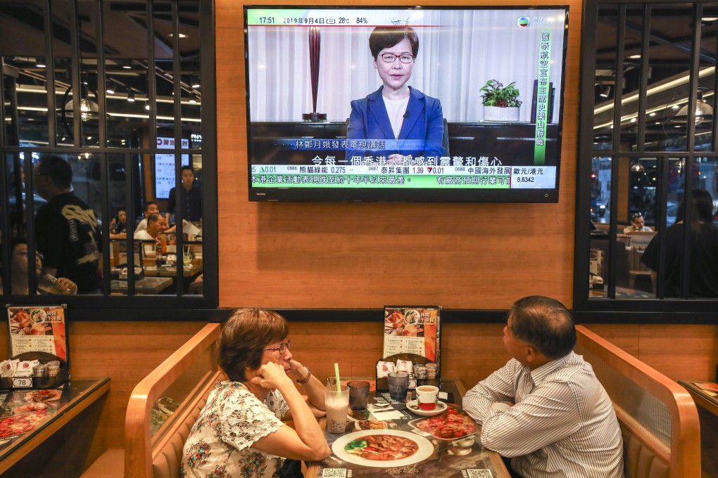 Diners listen as TV stations play a pre-recorded message from Chief Executive Carrie Lam announcing the withdrawal of the extradition bill, on September 4. Photo: Robert Ng