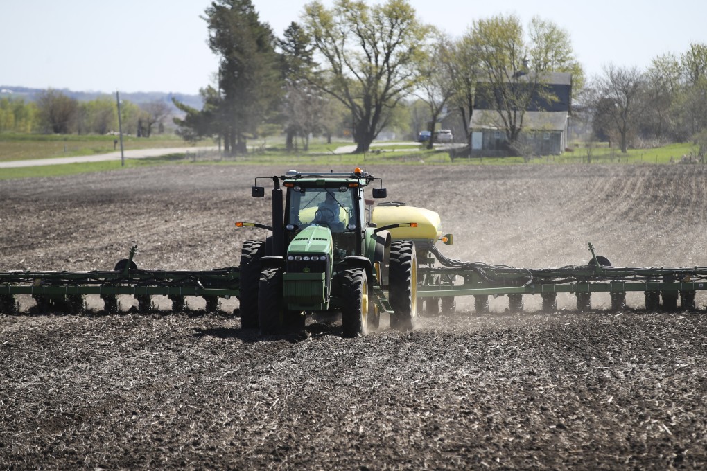Grant Kimberley, a sixth-generation soybean farmer and marketing director of the Iowa Soybean Association, operates a seeding machine at his family farm in Maxwell, Iowa, in April. Photo: Xinhua