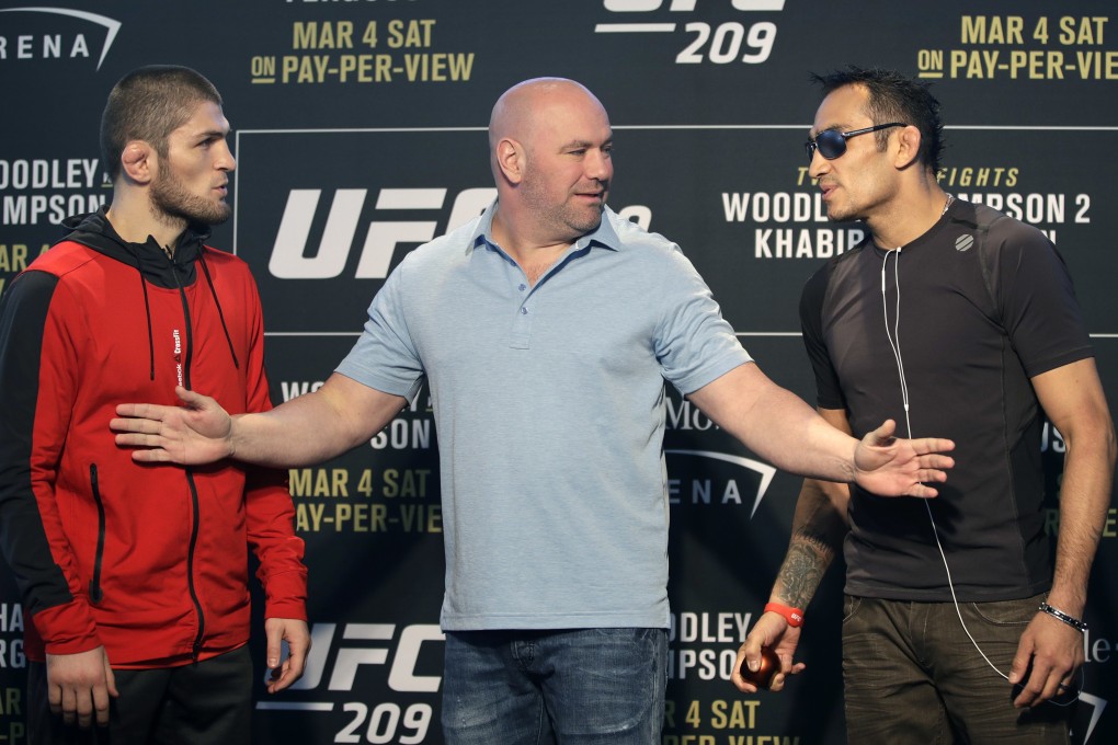 UFC president Dana White stands between Tony Ferguson (right) and Khabib Nurmagomedov during a news conference for UFC 209 on March 2, 2017. The fight was ultimately cancelled. Photo: AP