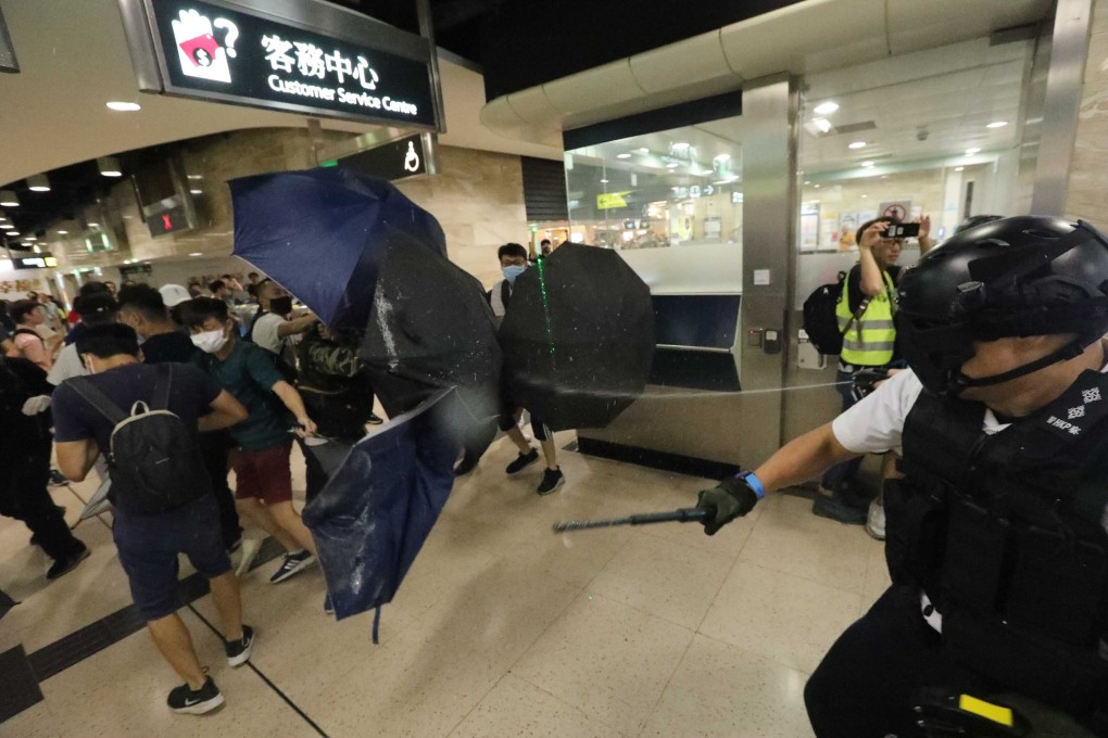 Police officers and protesters brawl at the Sha Tin MTR station on Saturday. Photo: Felix Wong