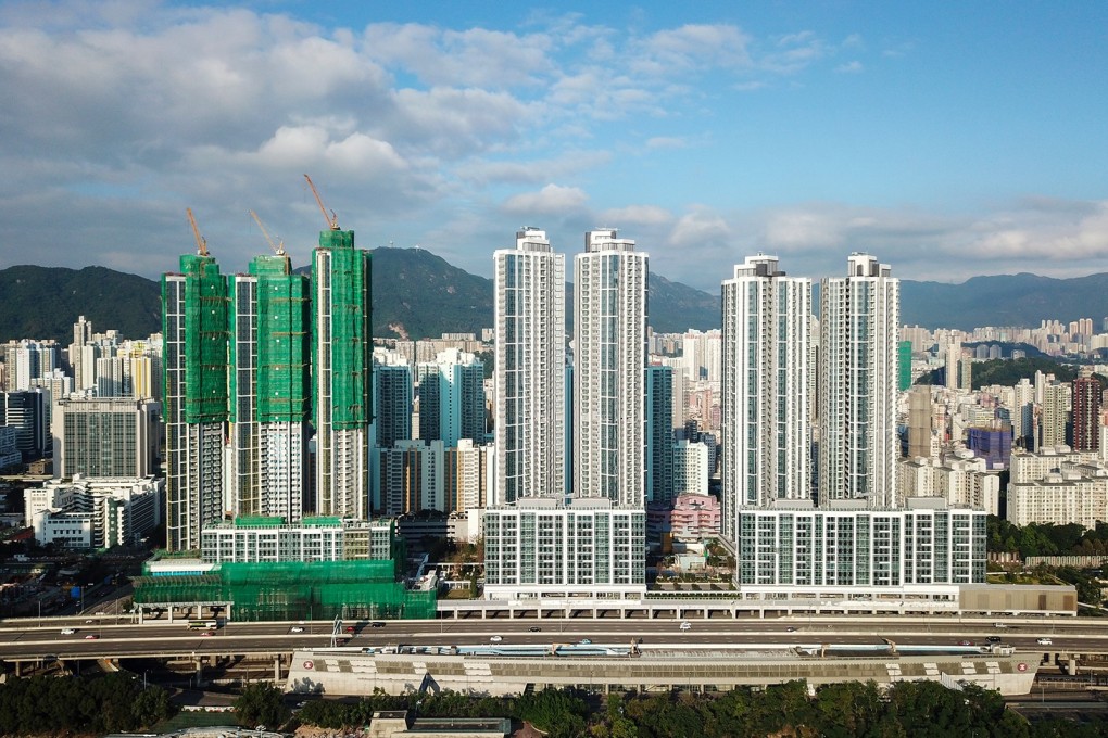 Cullinan West III (left) alongside the first two phases of the Sun Hung Kai Properties project. Photo: Wikipedia