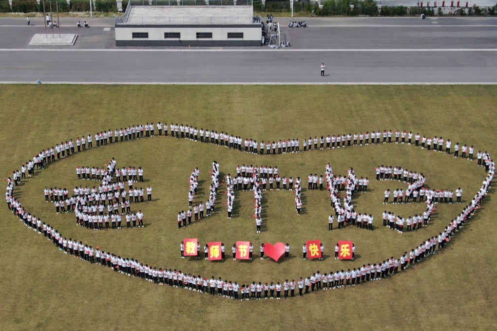 Students at Yangzhou Technical Vocational College form the Chinese characters for “Hello Teacher” to mark China’s Teachers’ Day. Photo: Handout