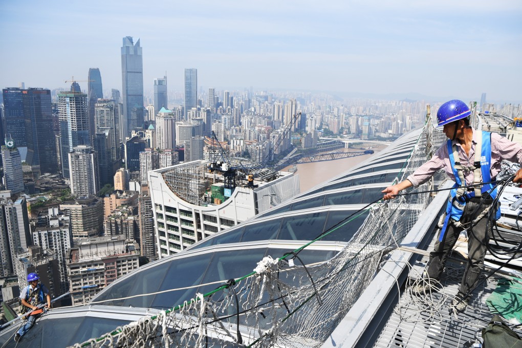Workers brave the summer heat to build a skyscraper in Chongqing last month. Photo: Xinhua