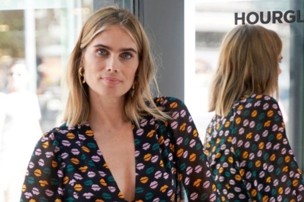 Hollywood eyebrow specialist Kristie Streicher at the Hourglass Cosmetics pop-up shop at the Grove, Los Angeles. Photo: Kent Nishimura/Los Angeles Times