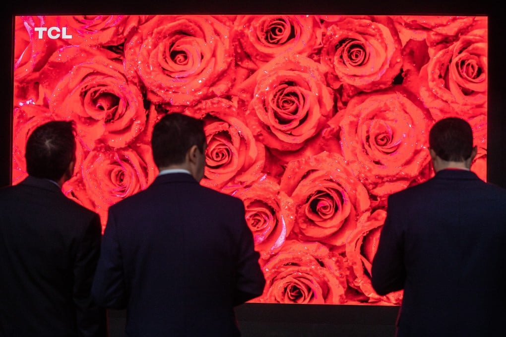 Visitors watching a large 8K screen by TCL at IFA 2019, an international consumer electronics fair in Berlin, Germany. Photo: EPA-EFE