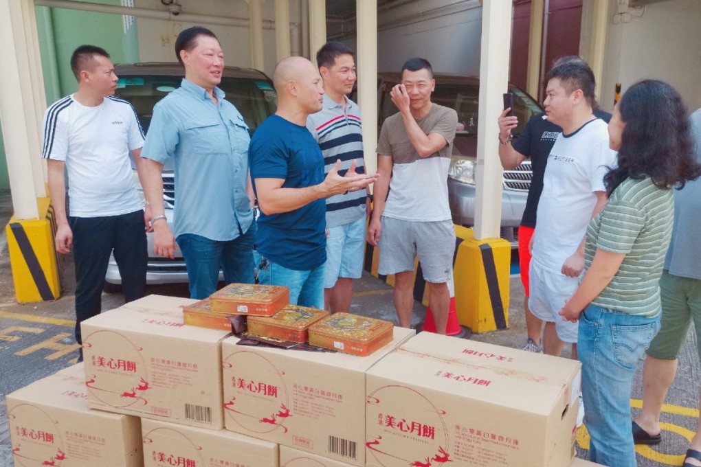 Officer Lau (third from left) and police colleagues receive a delivery of mooncakes. Photo: Weibo
