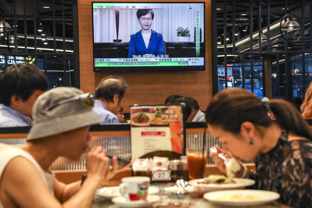 Hongkongers continue to eat as Chief Executive Carrie Lam speaks during a pre-recorded message televised on September 4, as she announced the withdrawal of the extradition bill and an independent study to probe social ills. Photo: Robert Ng