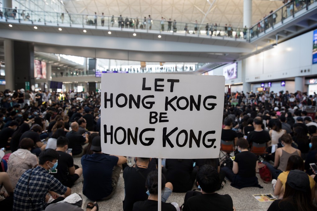 Protesters rally inside the arrivals hall of Hong Kong International Airport on August 9. Photo: EPA-EFE