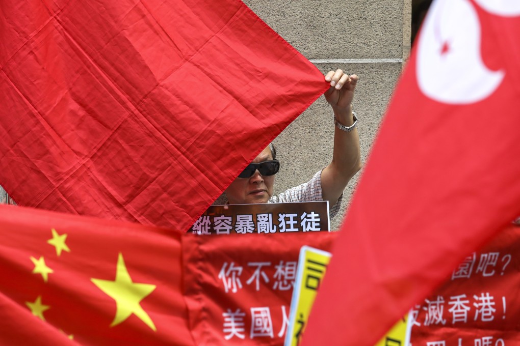 Pro-government demonstrators gather outside the Court of Final Appeal in Central to demand resignation of Chief Justice Geoffrey Ma. Photo: Nora Tam