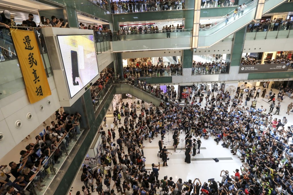 Hundreds gathered for a ‘singing protest’ in a Sha Tin shopping centre, with some demonstrators taking their cause directly to retailers judged to have links to their opponents. Photo: Nora Tam