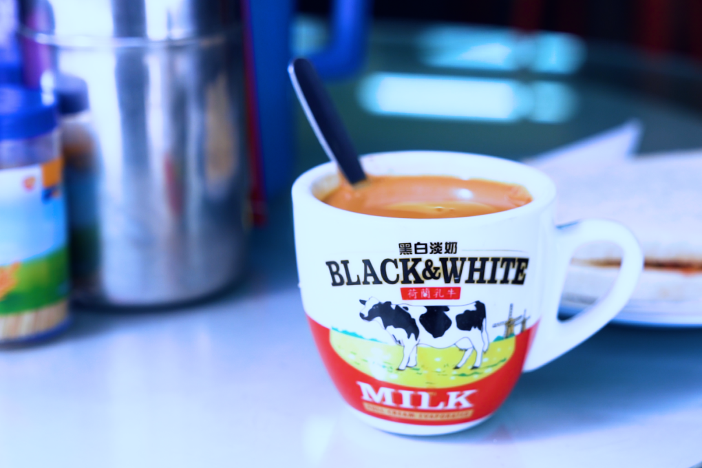 Enthusiasts say that the rate and height at which milk tea is pulled is what makes or breaks the beverage. Photo: Goldthread