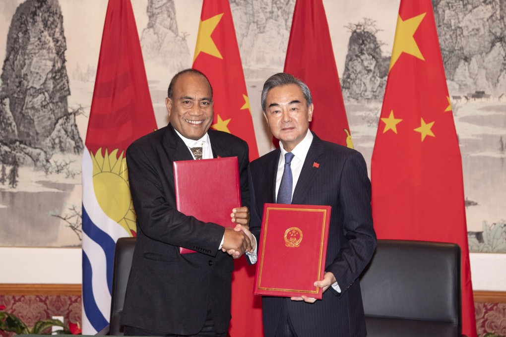 Kiribati’s President Taneti Mamau (left) shakes hands with Chinese Foreign Minister Wang Yi. Photo: Xinhua