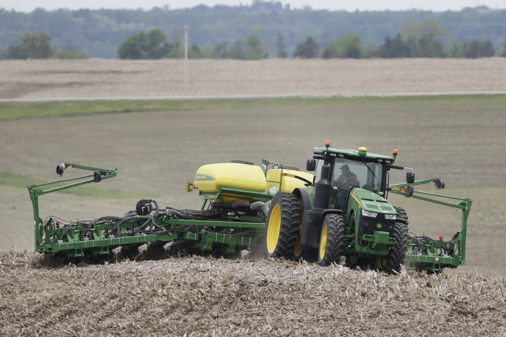 A farmer plants soybeans in a field in Springfield, Nebraska, in May. Photo: AP