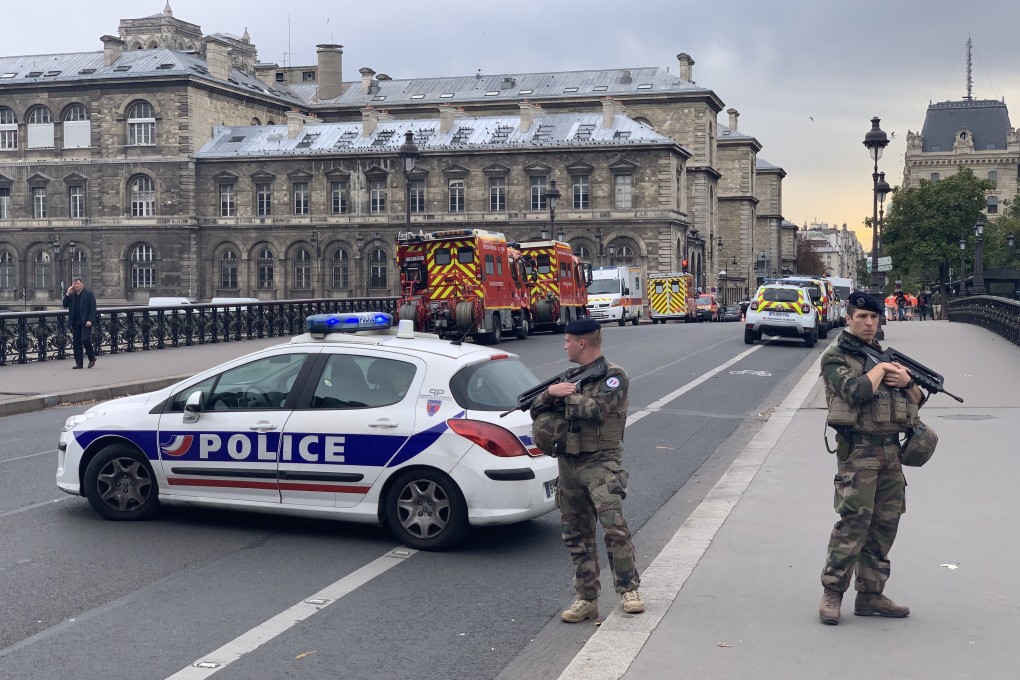 Soldiers standing guard near the Paris police headquarters after a knife attack. Photo: Xinhua