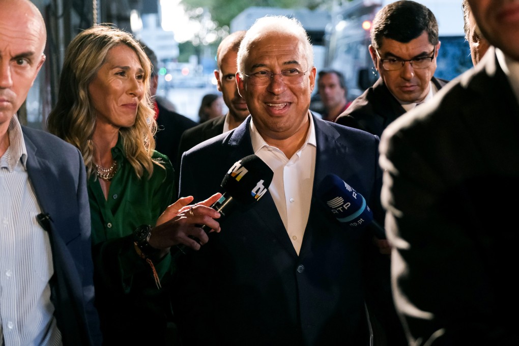 Antonio Costa, Portugal’s prime minister, centre, speaks to members of the media. Photo: Bloomberg