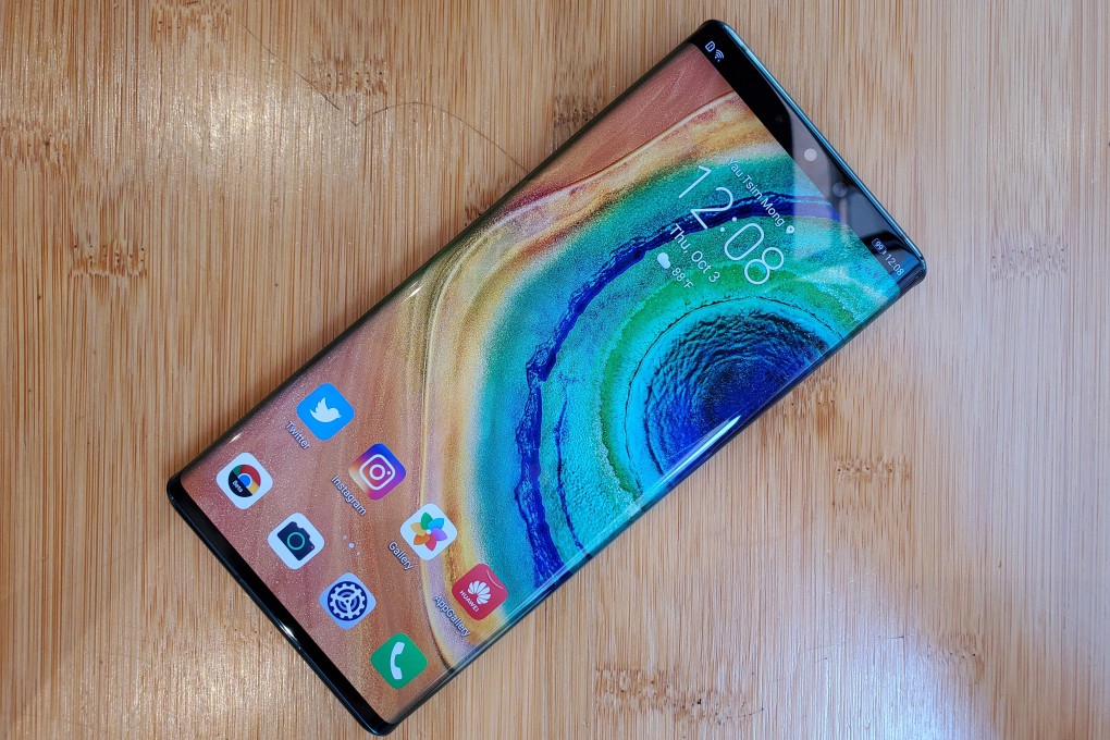 The Huawei Mate 30 Pro has a 6.5-inch screen that curves drastically at the sides – known as ‘waterfall display’. Photo: Ben Sin