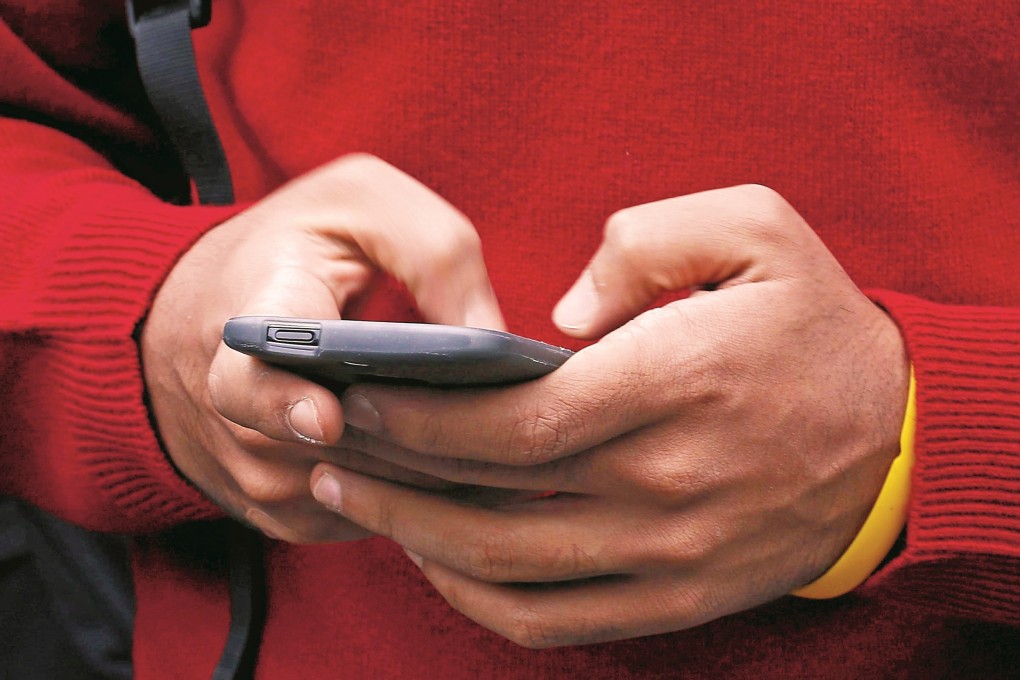 A new study has found that those using the two-thumb technique to type on their smartphones can register a blazing 38 words per minute, not far short of what the average computer keyboard user achieves.