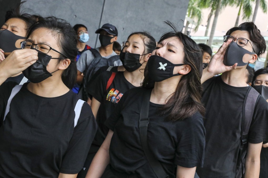 The Hong Kong protests have divided the city into pro- and anti-government camps. These rifts are putting pressure on relationships and families. Photo: K.Y. Cheng