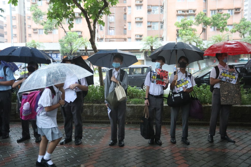 More than 100 students and alumni from Hon Wah College in Siu Sai Wan formed a human chain along Harmony Road. Photo: Nora Tam