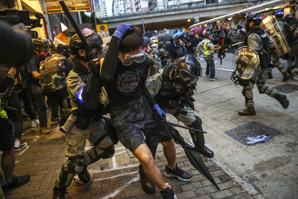 Scuffles break out between riot police and anti-government protesters on October 5. Photo: Winson Wong