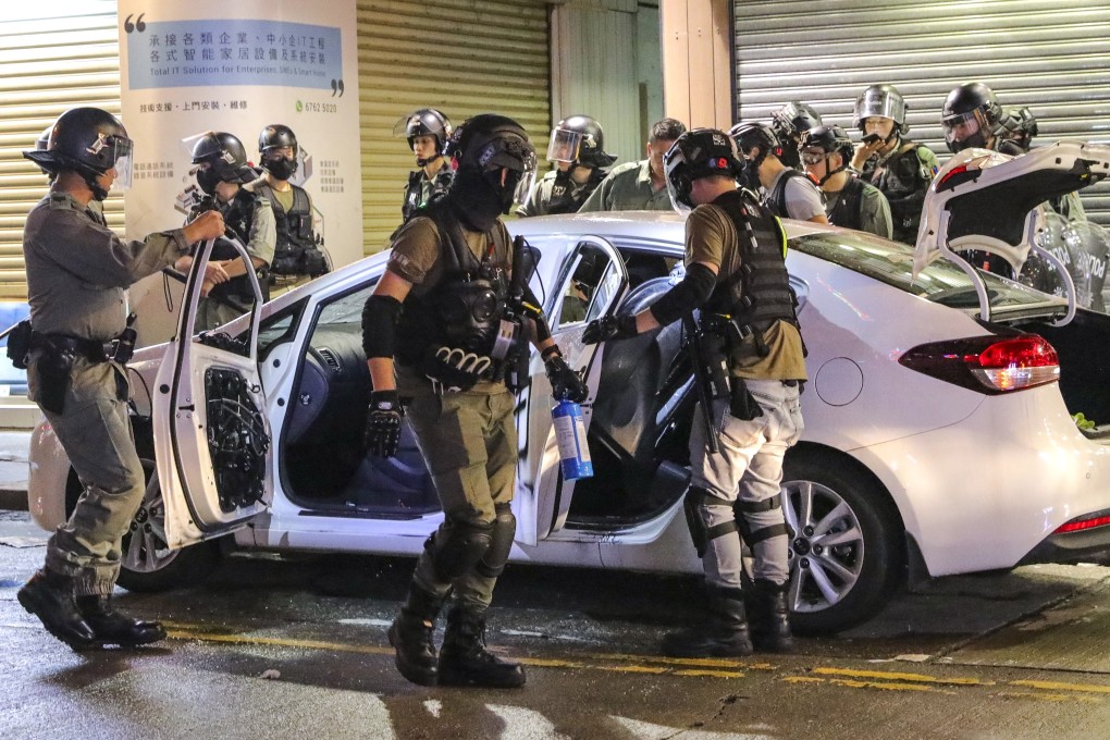 Riot police arrive in Mong Kok clearing an area of anti-government protesters on Sunday. Photo: May Tse